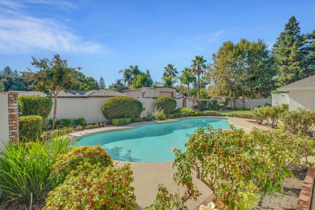 1950 Simon Dr, Turlock, CA 95382