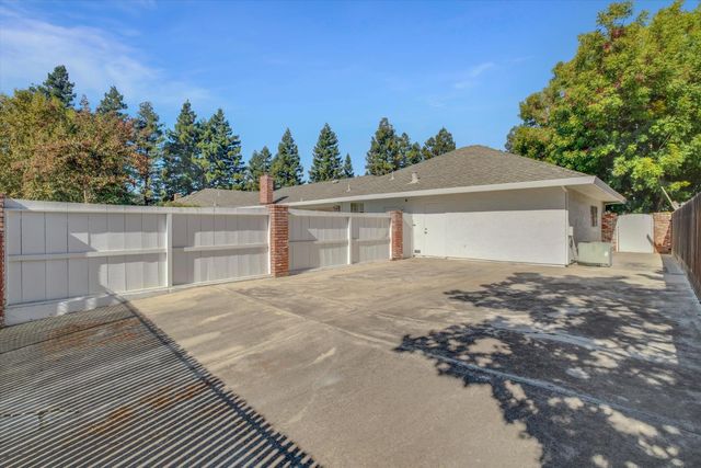 1950 Simon Dr, Turlock, CA 95382