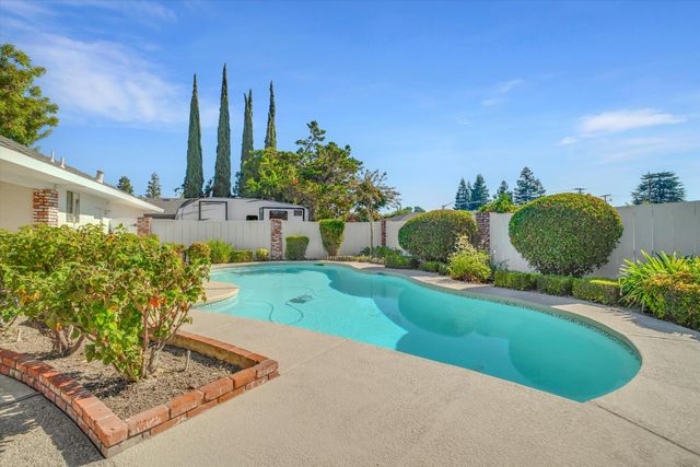 1950 Simon Dr, Turlock, CA 95382