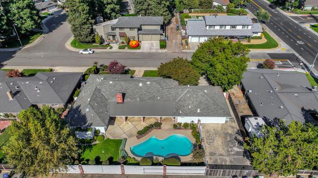 1950 Simon Dr, Turlock, CA 95382