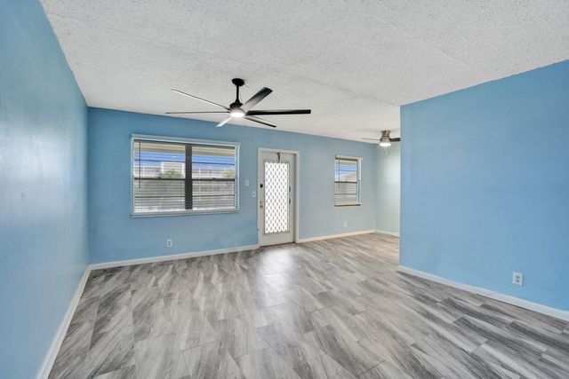 358 Oakridge T 358, Deerfield Beach, FL 33442
