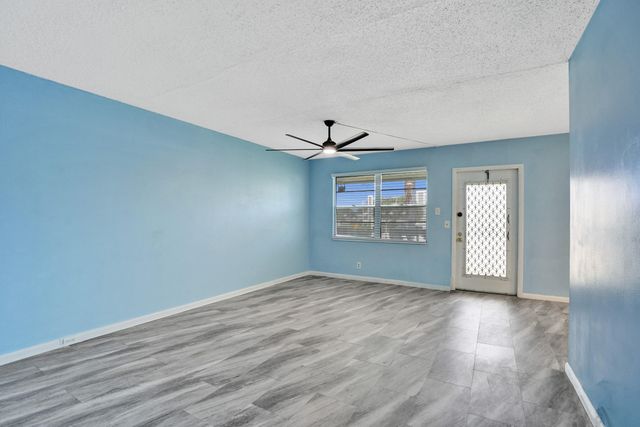 358 Oakridge T 358, Deerfield Beach, FL 33442
