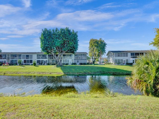 358 Oakridge T 358, Deerfield Beach, FL 33442