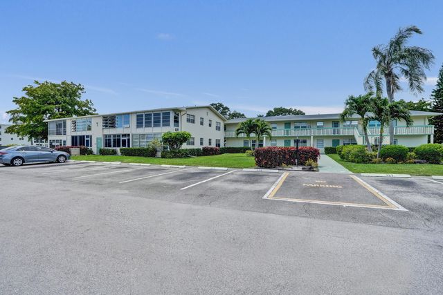358 Oakridge T 358, Deerfield Beach, FL 33442