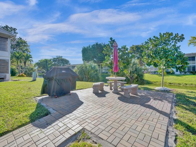 358 Oakridge T 358, Deerfield Beach, FL 33442