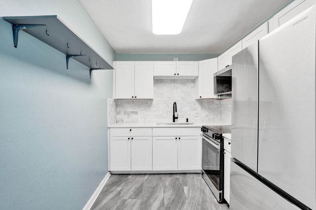 358 Oakridge T 358, Deerfield Beach, FL 33442
