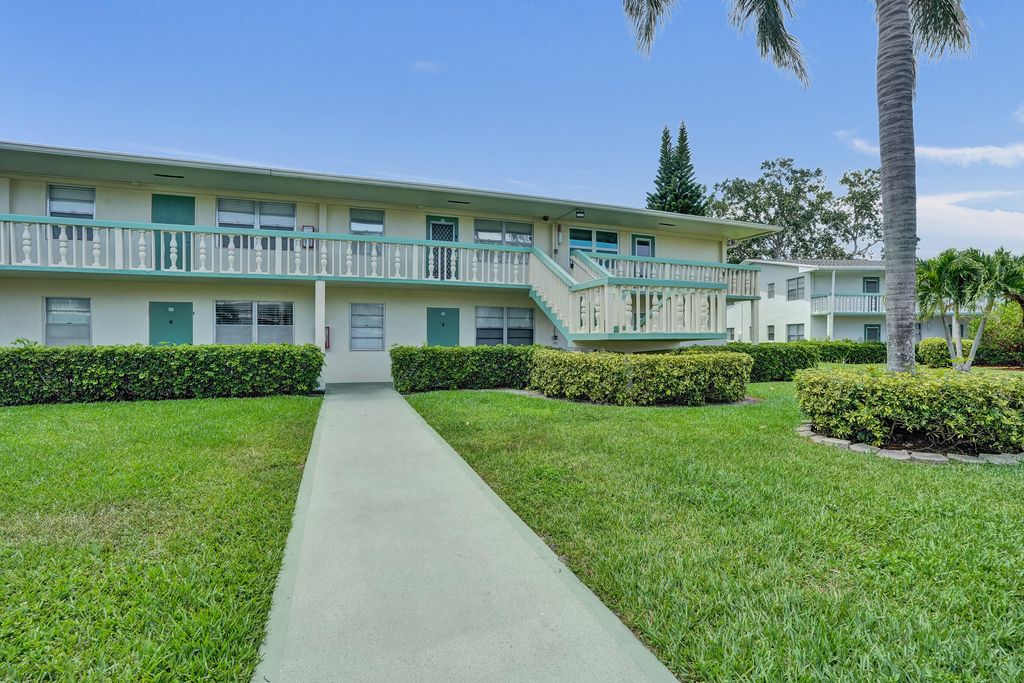 358 Oakridge T 358, Deerfield Beach, FL 33442
