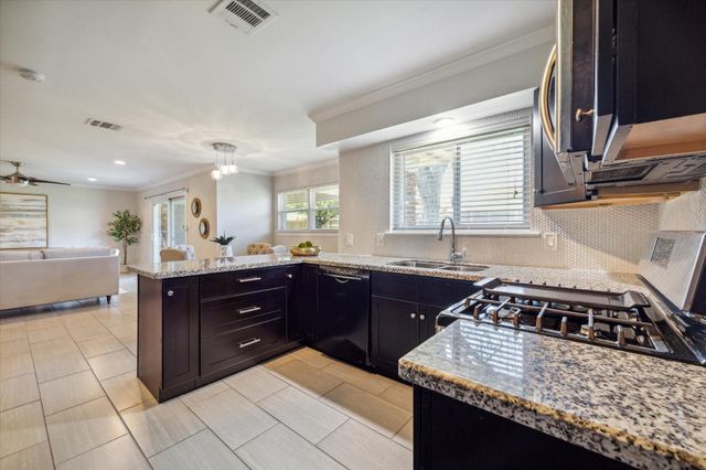 2910 Freshmeadows Drive, Houston, TX 77063
