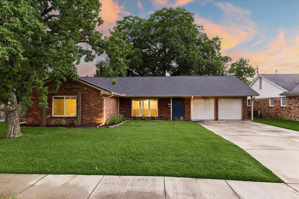 2910 Freshmeadows Drive, Houston, TX 77063