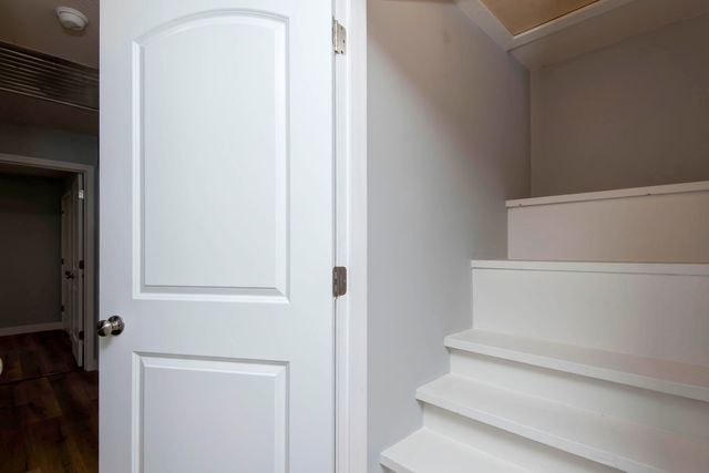 2611 E Pacific Street, Springfield, MO 65803