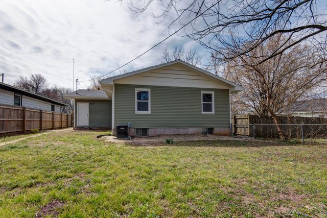 2611 E Pacific Street, Springfield, MO 65803