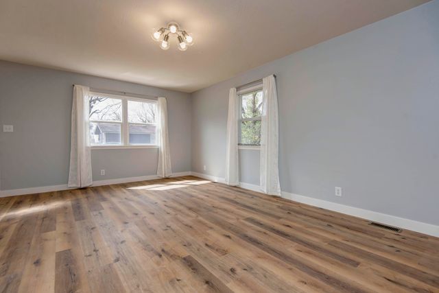 2611 E Pacific Street, Springfield, MO 65803