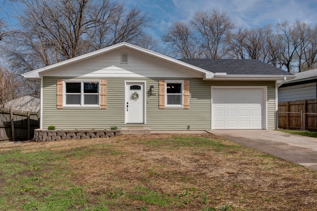 2611 E Pacific Street, Springfield, MO 65803