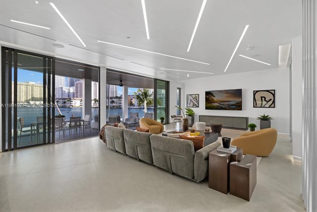 501 Palm Dr, Hallandale Beach, FL 33009