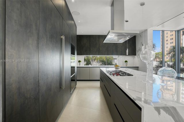 501 Palm Dr, Hallandale Beach, FL 33009