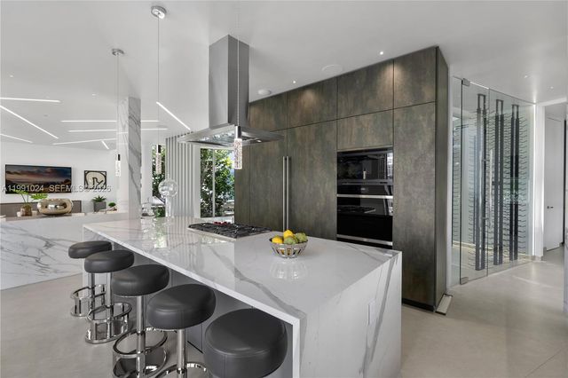 501 Palm Dr, Hallandale Beach, FL 33009