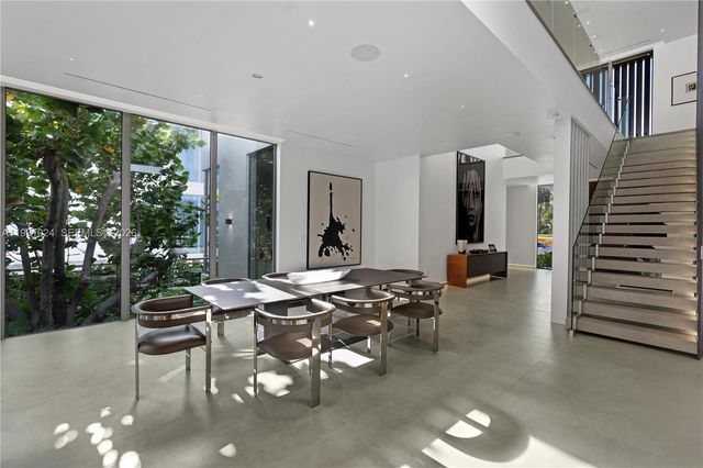 501 Palm Dr, Hallandale Beach, FL 33009