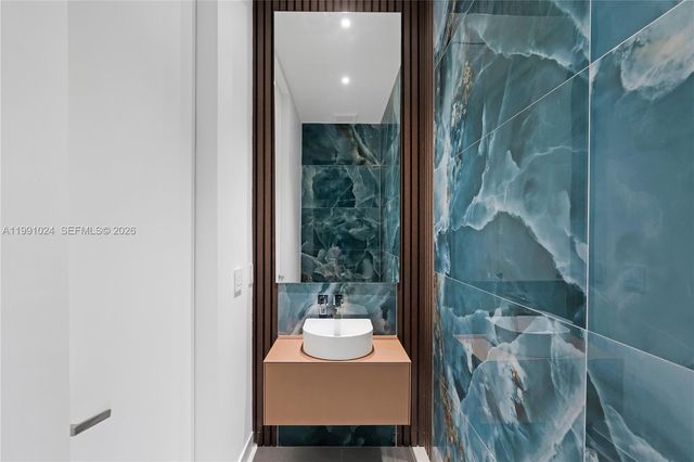 501 Palm Dr, Hallandale Beach, FL 33009