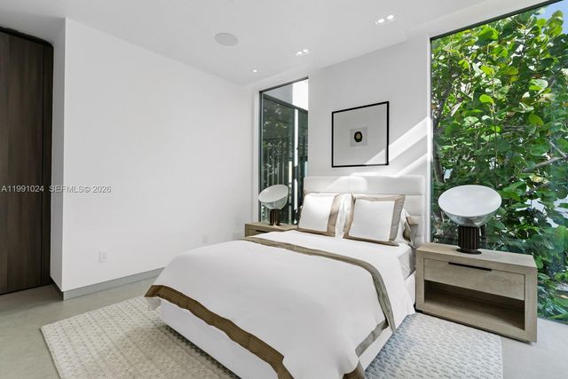 501 Palm Dr, Hallandale Beach, FL 33009