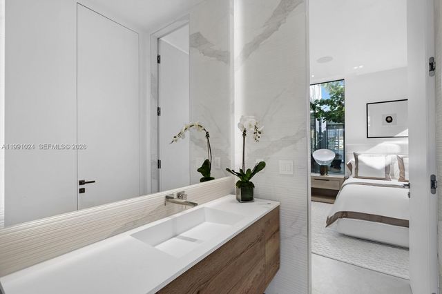 501 Palm Dr, Hallandale Beach, FL 33009