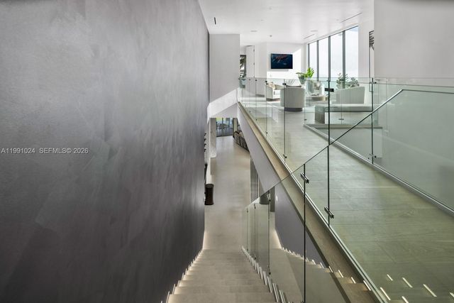 501 Palm Dr, Hallandale Beach, FL 33009