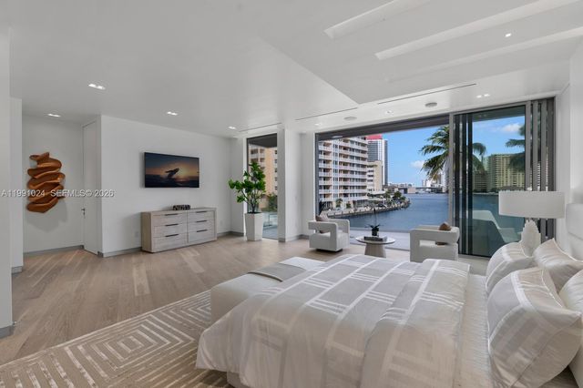 501 Palm Dr, Hallandale Beach, FL 33009