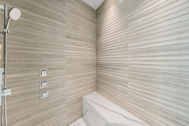 501 Palm Dr, Hallandale Beach, FL 33009