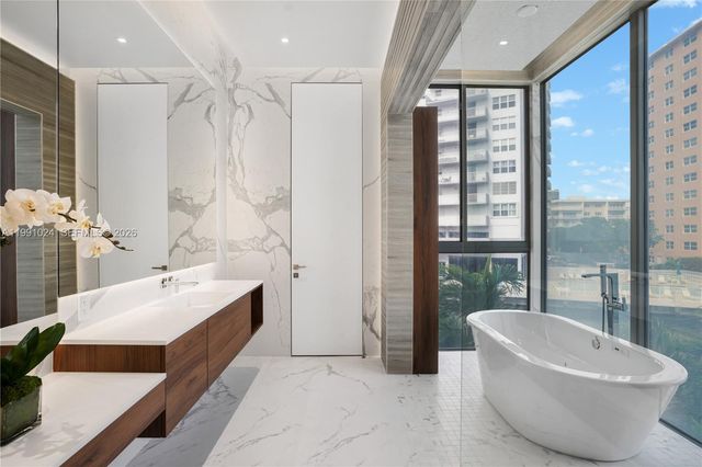 501 Palm Dr, Hallandale Beach, FL 33009