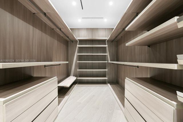 501 Palm Dr, Hallandale Beach, FL 33009