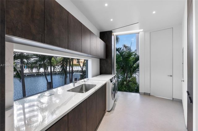 501 Palm Dr, Hallandale Beach, FL 33009