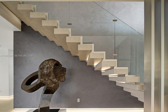 501 Palm Dr, Hallandale Beach, FL 33009