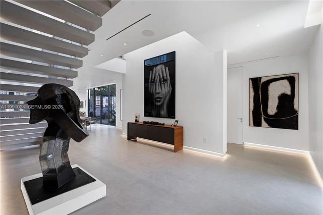 501 Palm Dr, Hallandale Beach, FL 33009