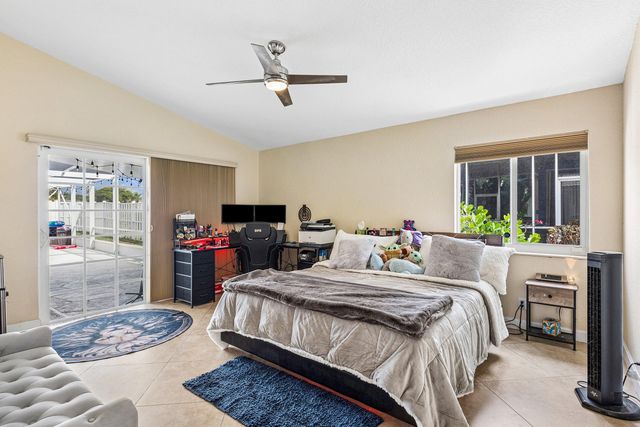 4797 NW 7th Place, Deerfield Beach, FL 33442