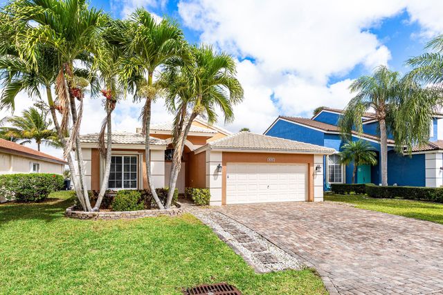 4797 NW 7th Place, Deerfield Beach, FL 33442