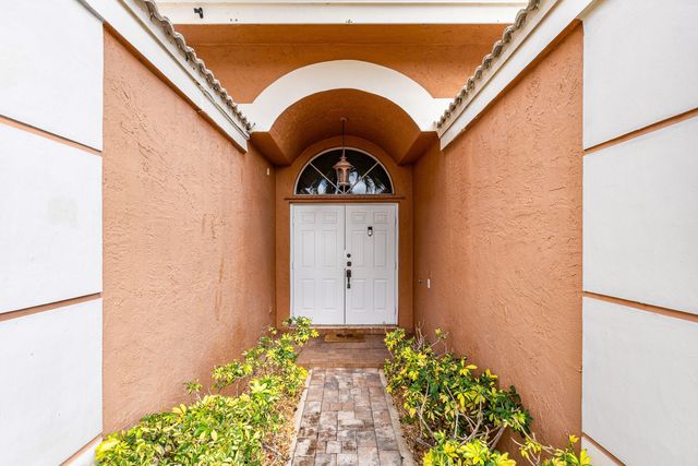 4797 NW 7th Place, Deerfield Beach, FL 33442