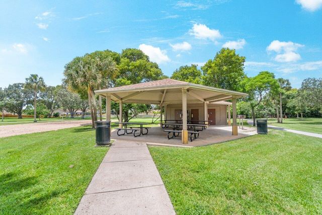 4797 NW 7th Place, Deerfield Beach, FL 33442