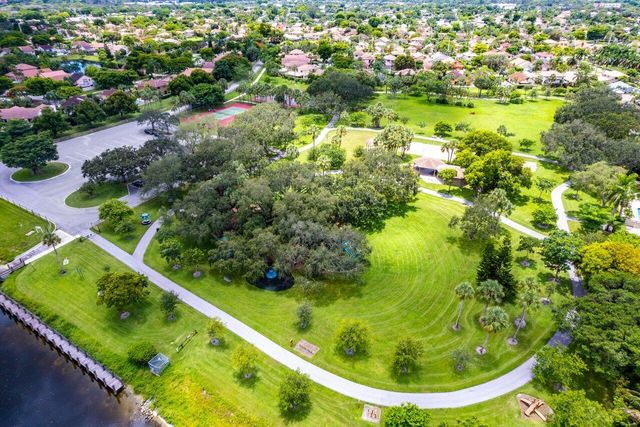 4797 NW 7th Place, Deerfield Beach, FL 33442