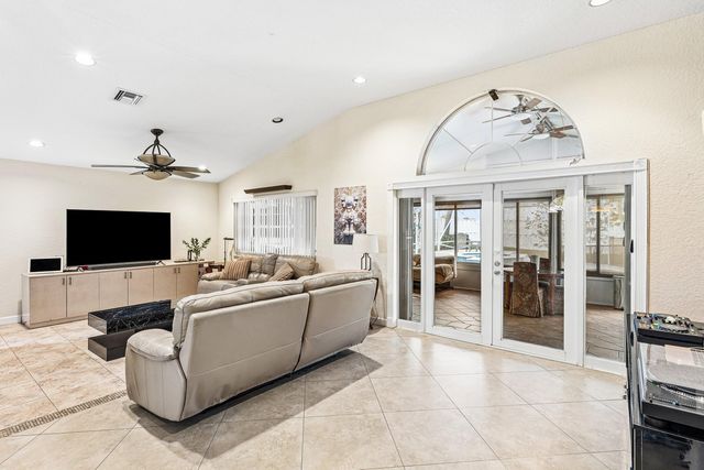 4797 NW 7th Place, Deerfield Beach, FL 33442