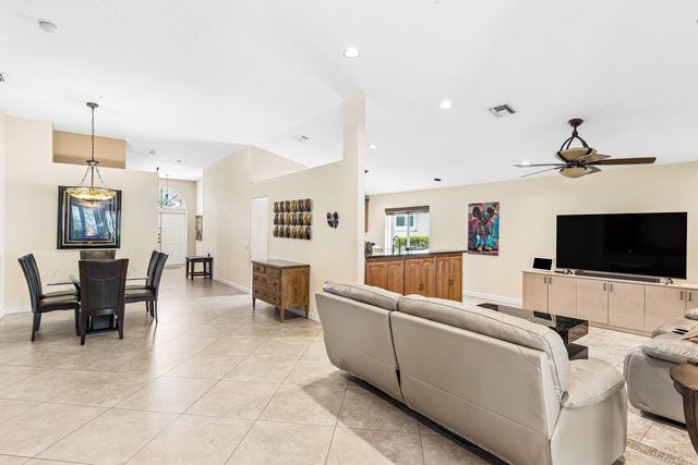 4797 NW 7th Place, Deerfield Beach, FL 33442