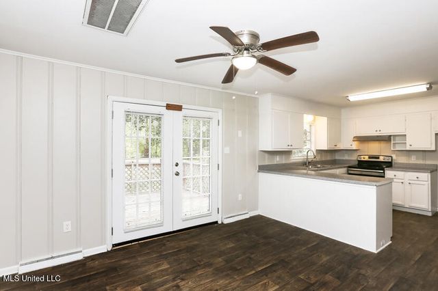 811 Fairfax Circle, Jackson, MS 39211