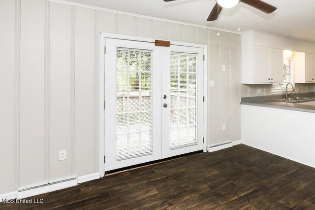 811 Fairfax Circle, Jackson, MS 39211