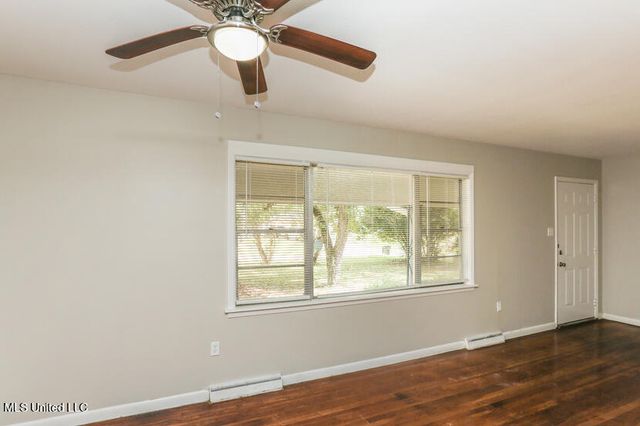 811 Fairfax Circle, Jackson, MS 39211