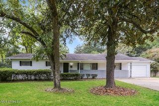 811 Fairfax Circle, Jackson, MS 39211