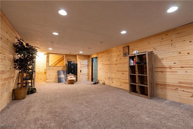 815 44th Street NE, Canton, OH 44714