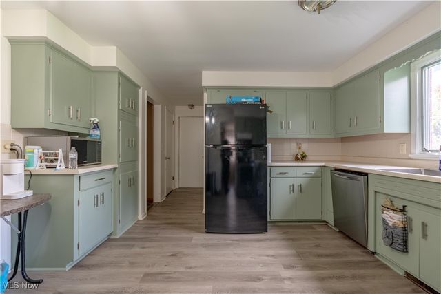 815 44th Street NE, Canton, OH 44714