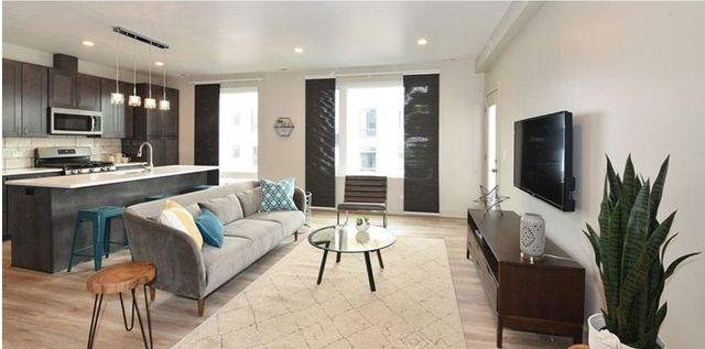 717 Rogers Street 1A, Downers Grove, IL 60515