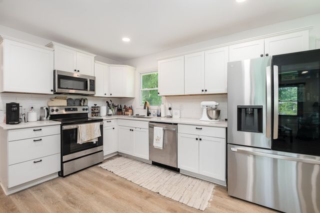 106 Aaron Dr, Burns, TN 37029
