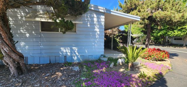 1300 W Olson Avenue SPC 6, Reedley, CA 93654