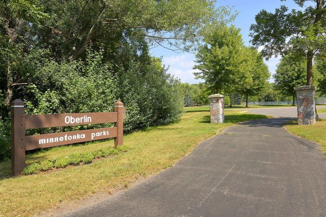 11484 Fairfield Road W 301, Minnetonka, MN 55305