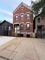 2227 W 21st Street 1F, Chicago, IL 60608